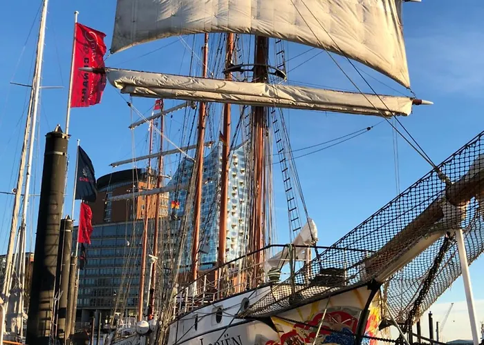 Zeltplatz: Segelschiff Loth Lorien